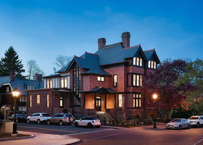 86 State Circle - Luxury Boutique Hotel